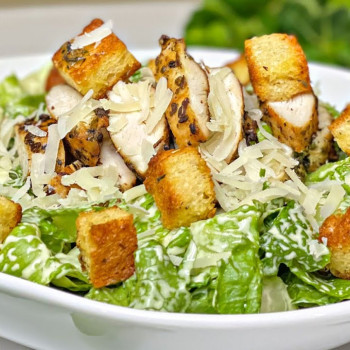 Caesar salad with chicken